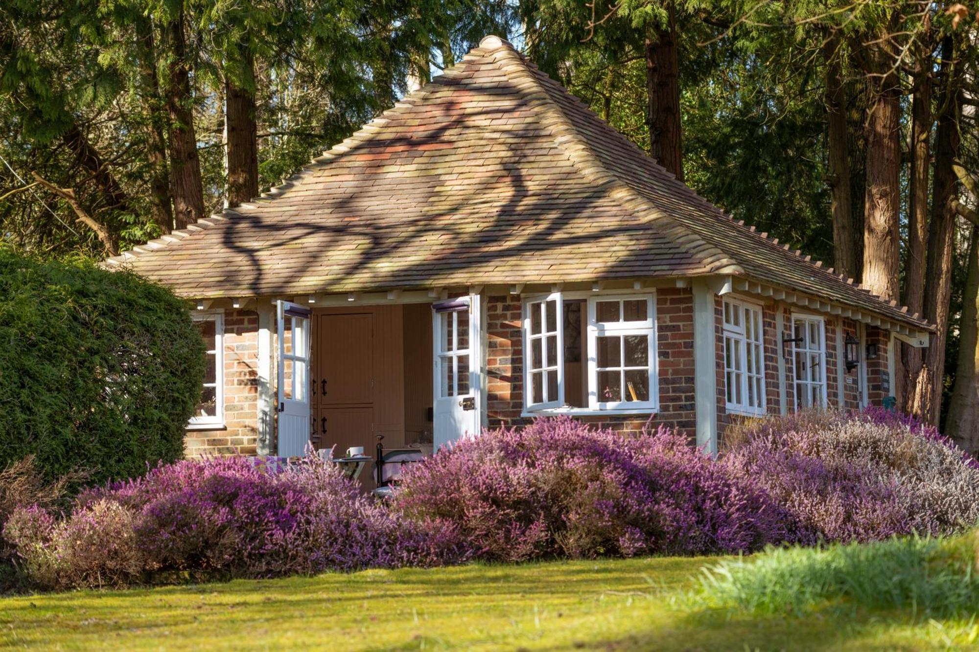 Old Mill Lodge By Huluki Sussex Stays Hurstpierpoint Exterior foto